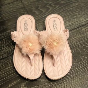 NWOT Sandals with fluffiness